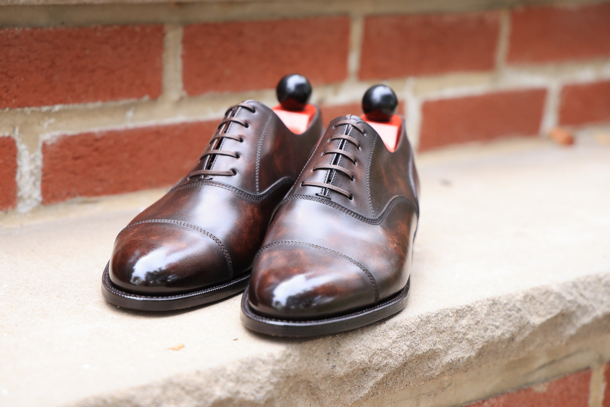 Magnolia - Dark Brown Marble Patina