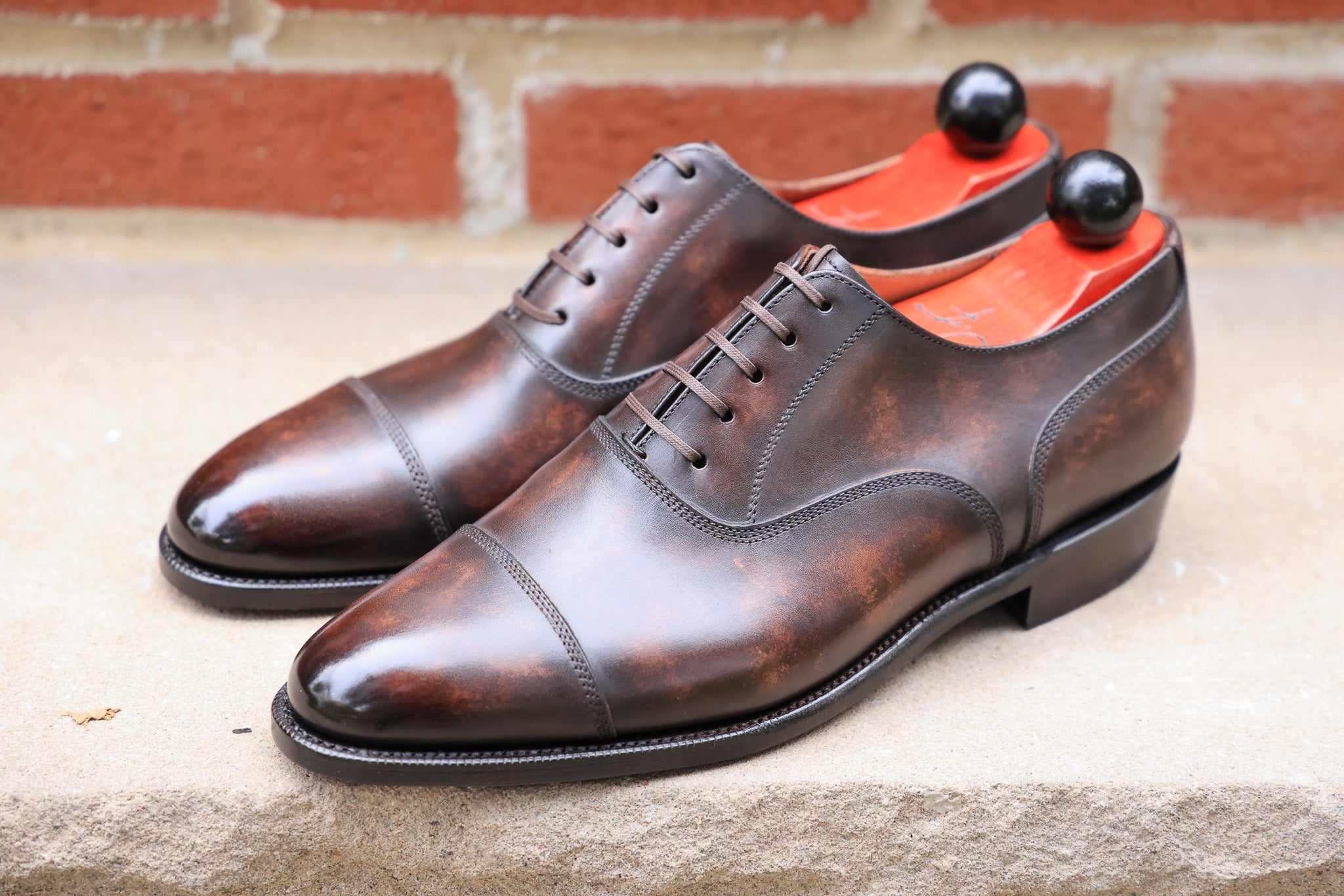 Magnolia - Dark Brown Marble Patina