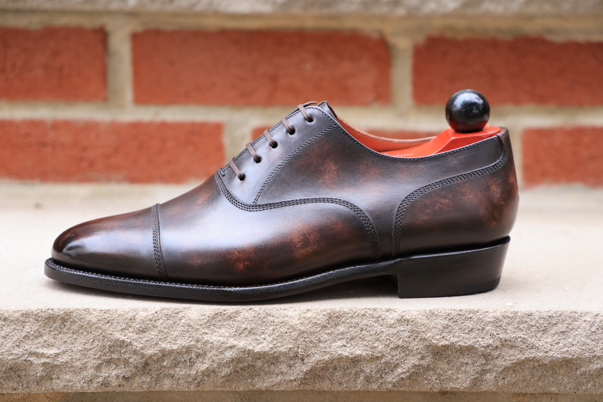 Magnolia - Dark Brown Marble Patina