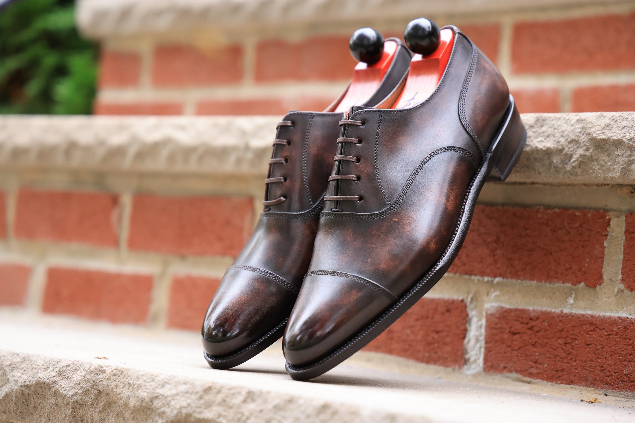 Magnolia - Dark Brown Marble Patina