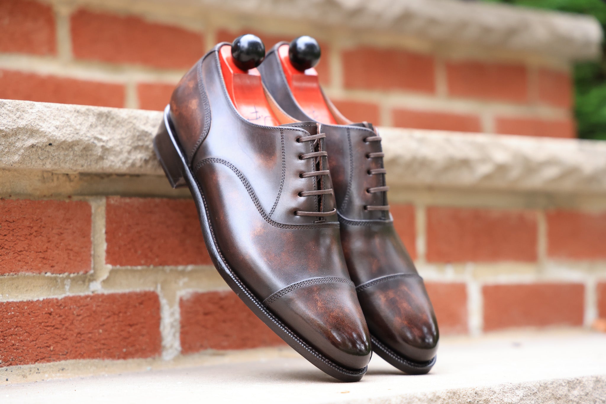 Magnolia - Dark Brown Marble Patina