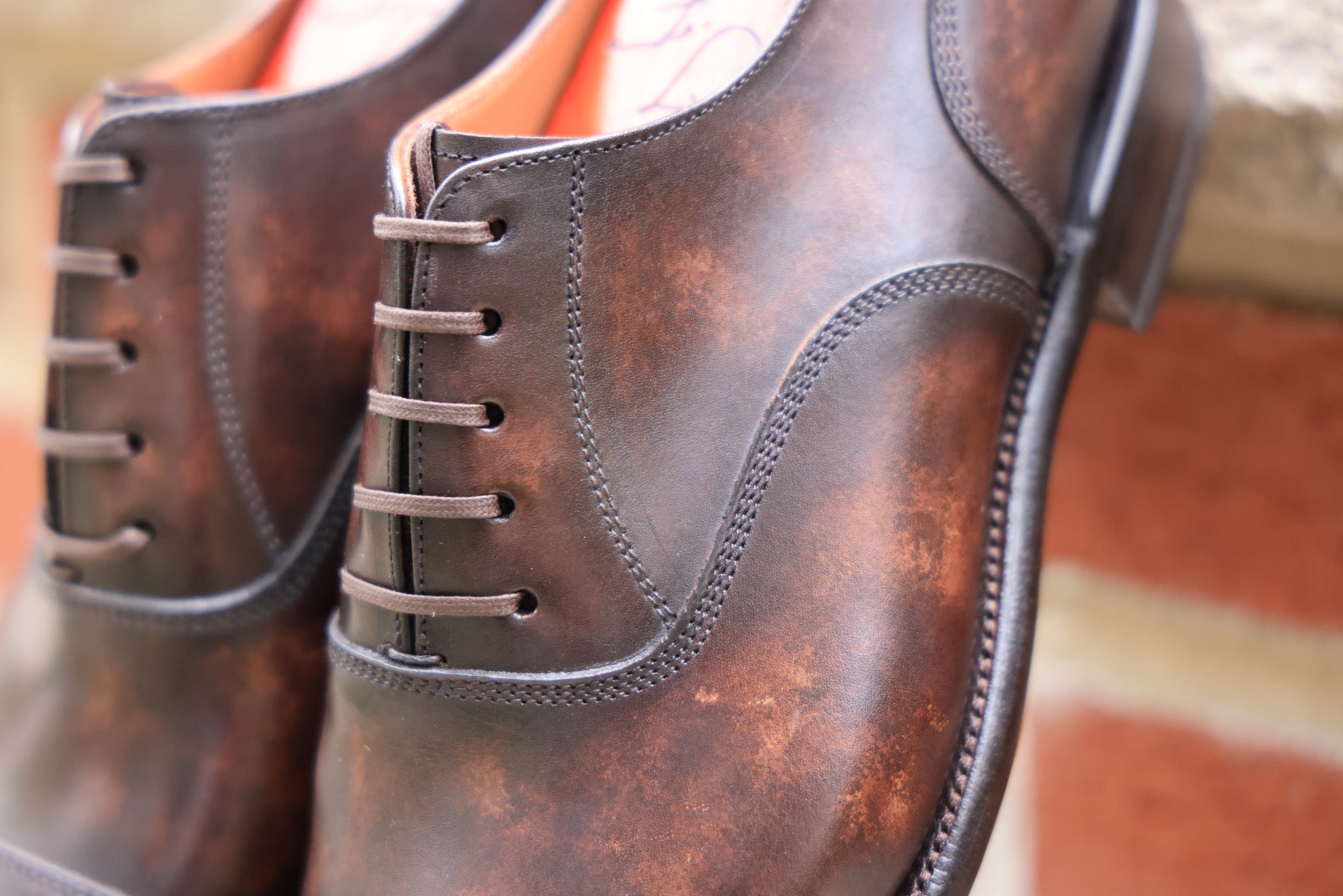 Magnolia - Dark Brown Marble Patina