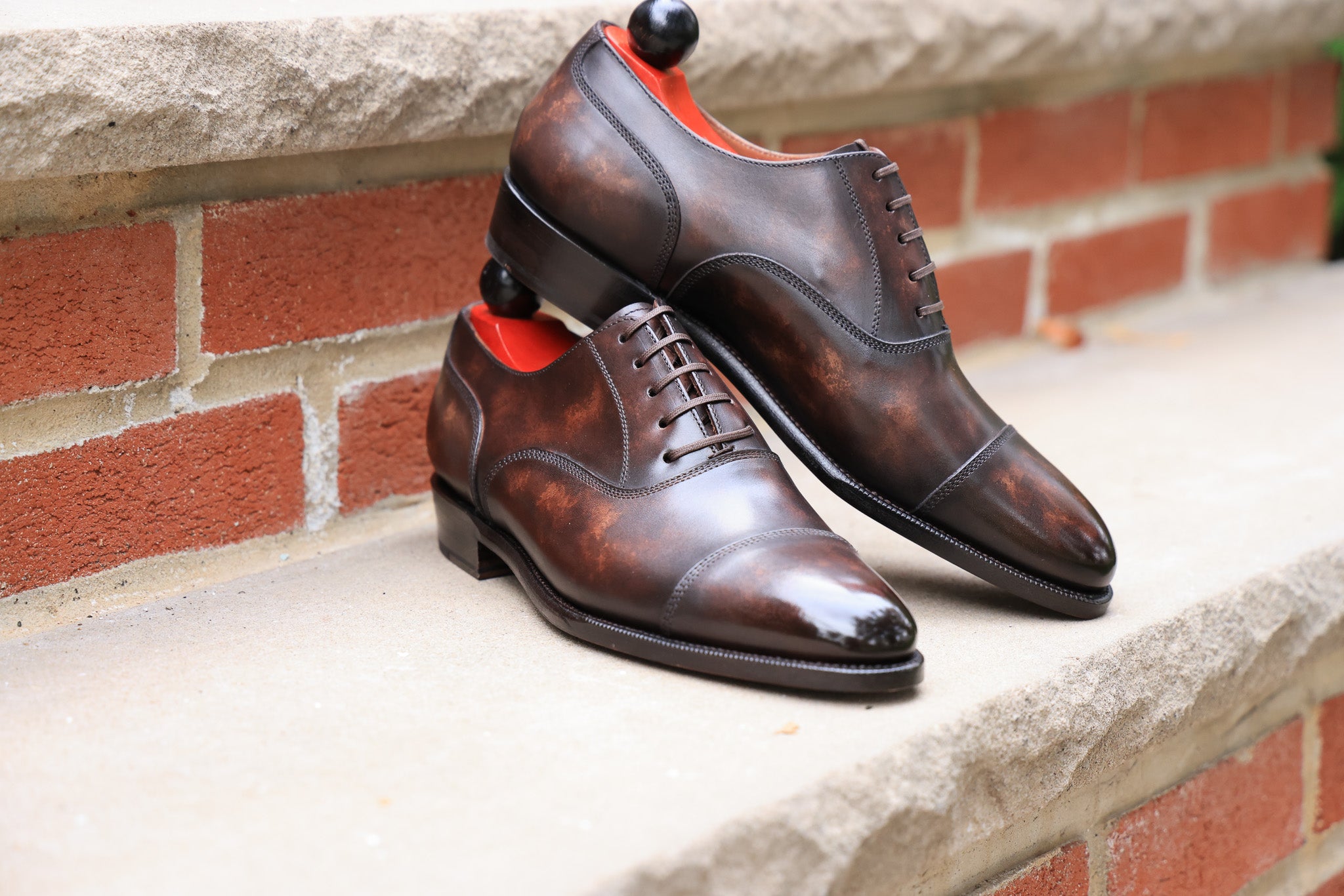 Magnolia - Dark Brown Marble Patina