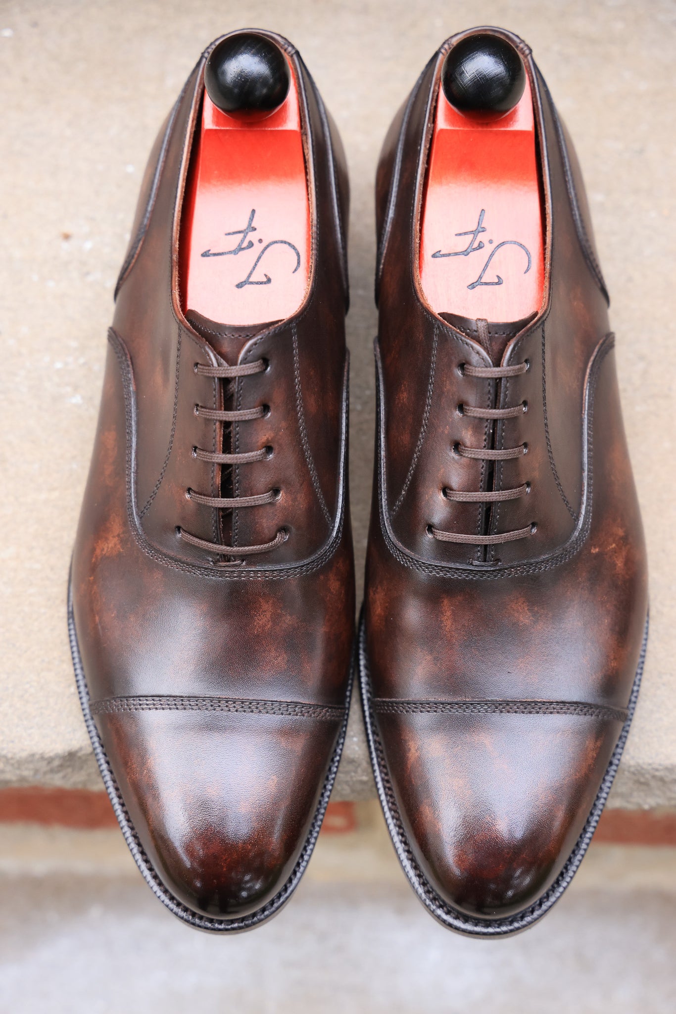 Magnolia - Dark Brown Marble Patina