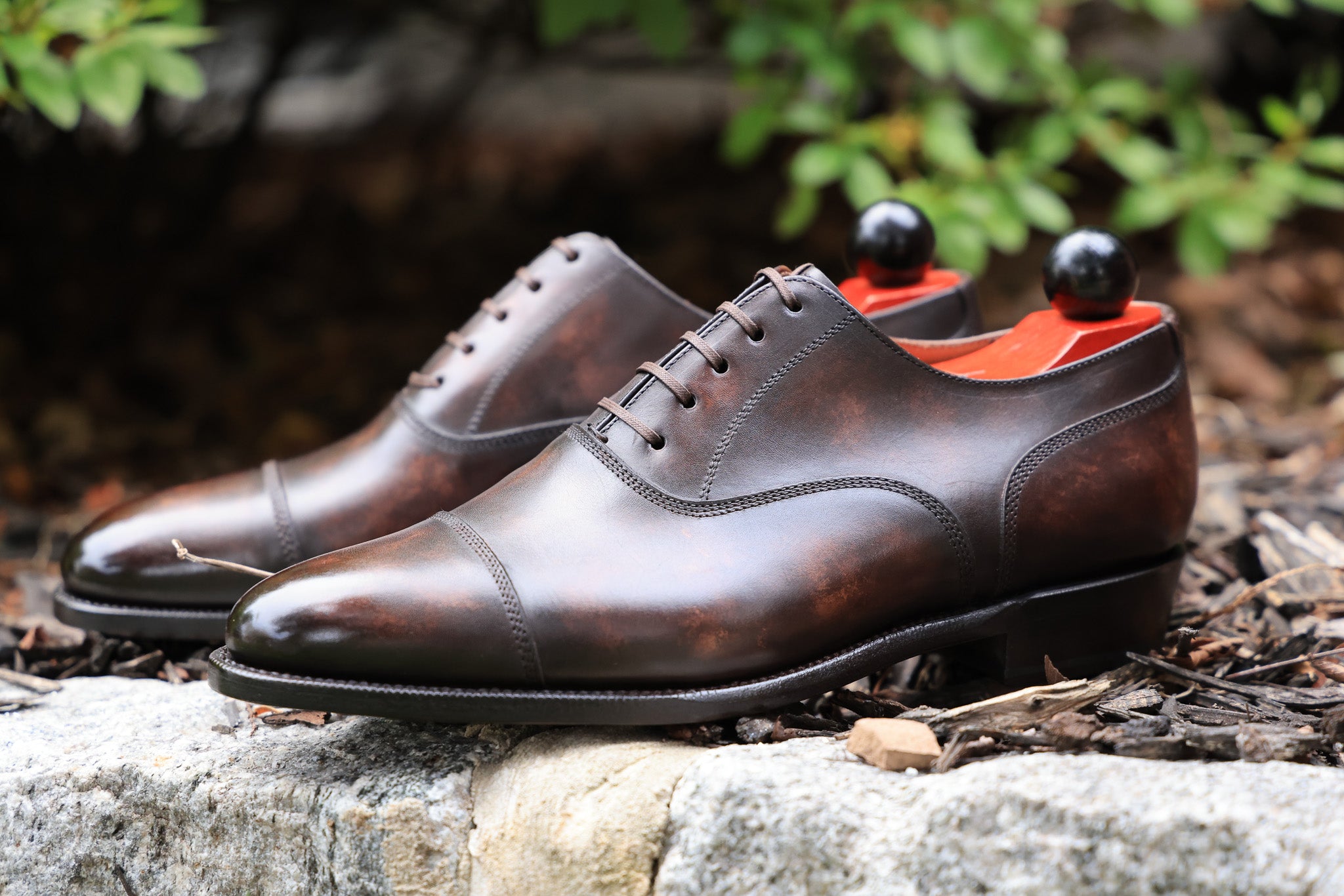 Magnolia - Dark Brown Marble Patina