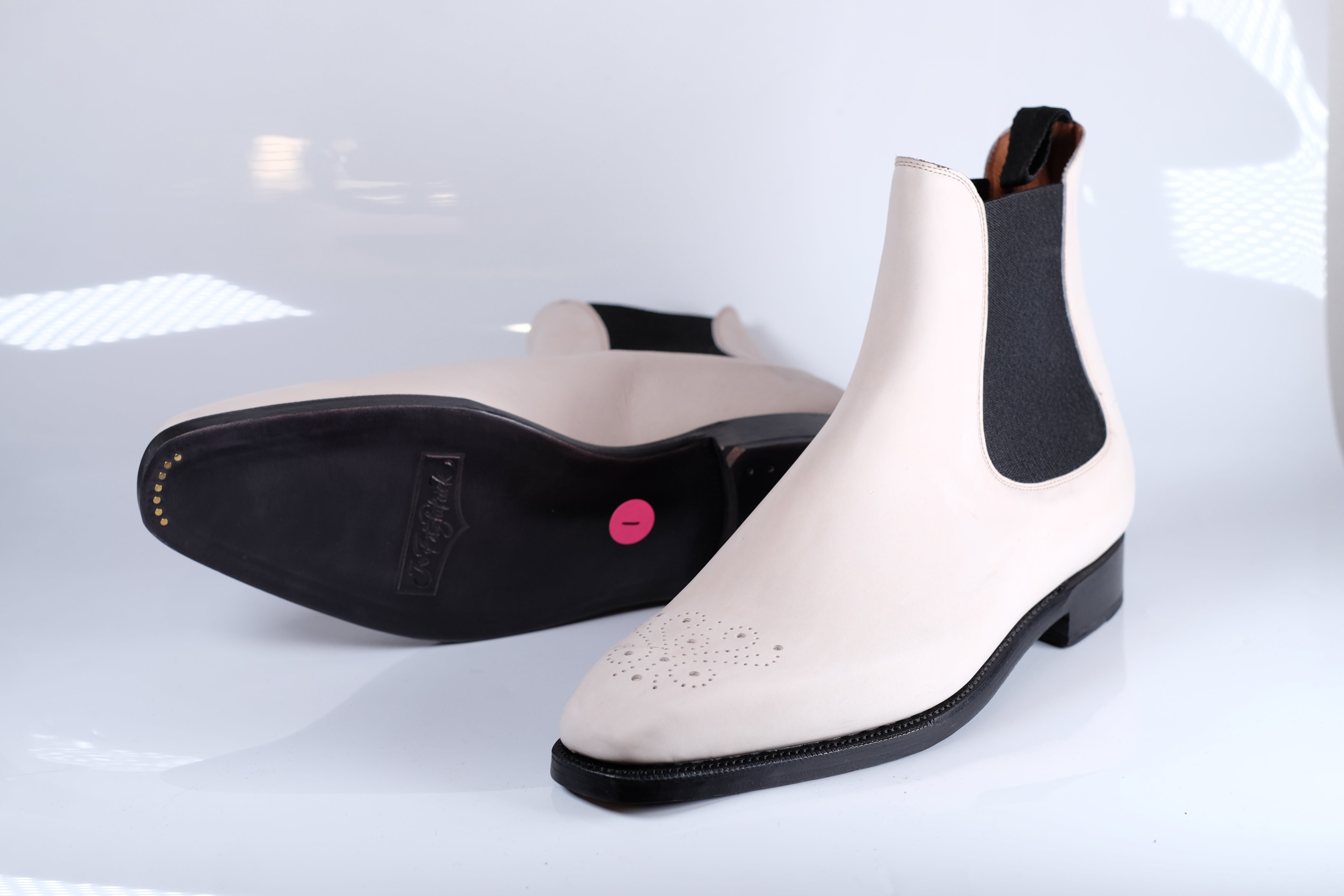 Highland (Wide) - Crust Calf - CLEARANCE - Grade 1