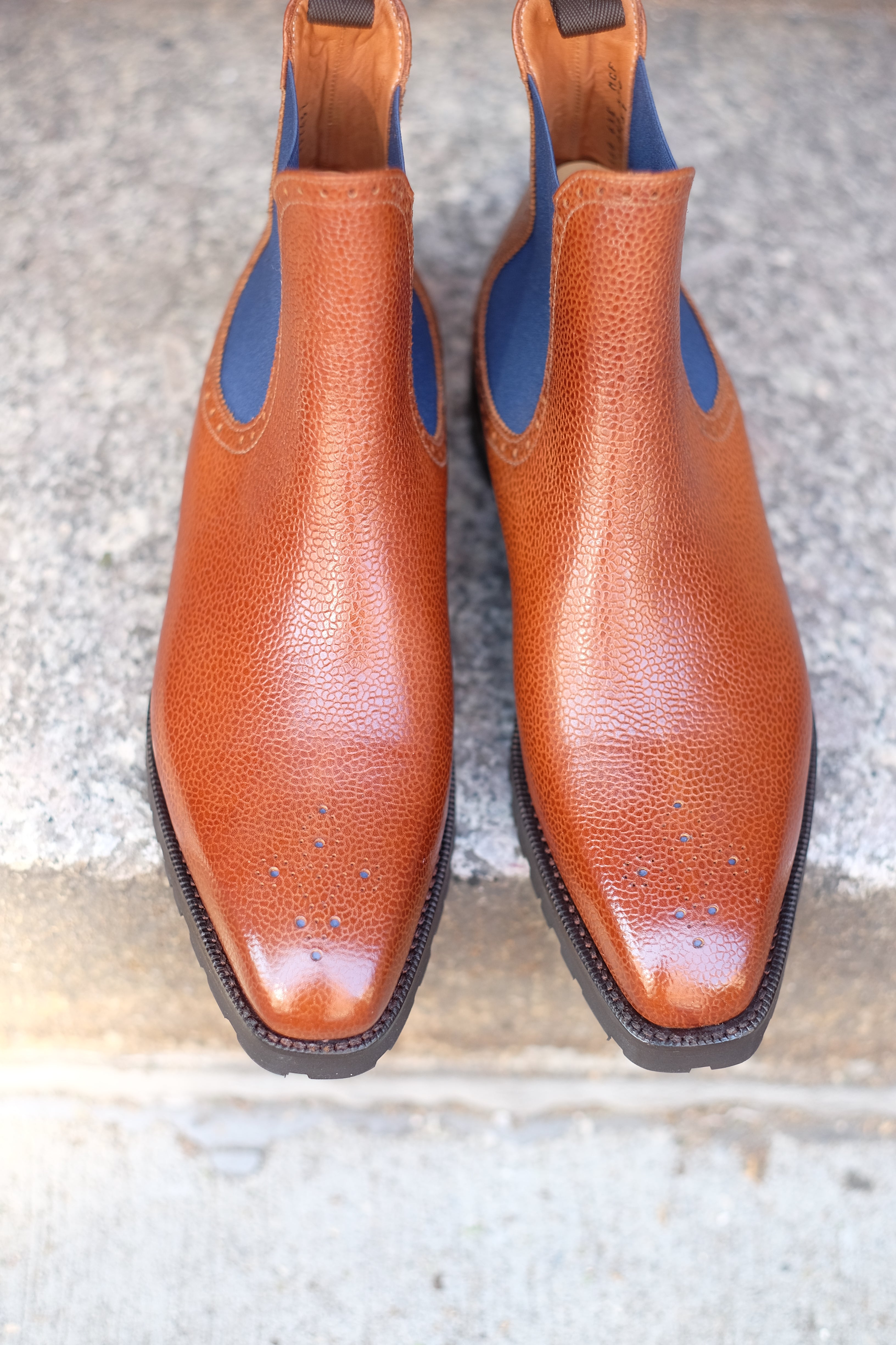 Pasco - MTO - Tan Grain / Blue Gore - MGF Last - Commando Sole-Made To Order Chelsea Boot Medallion-J.FitzPatrick Footwear