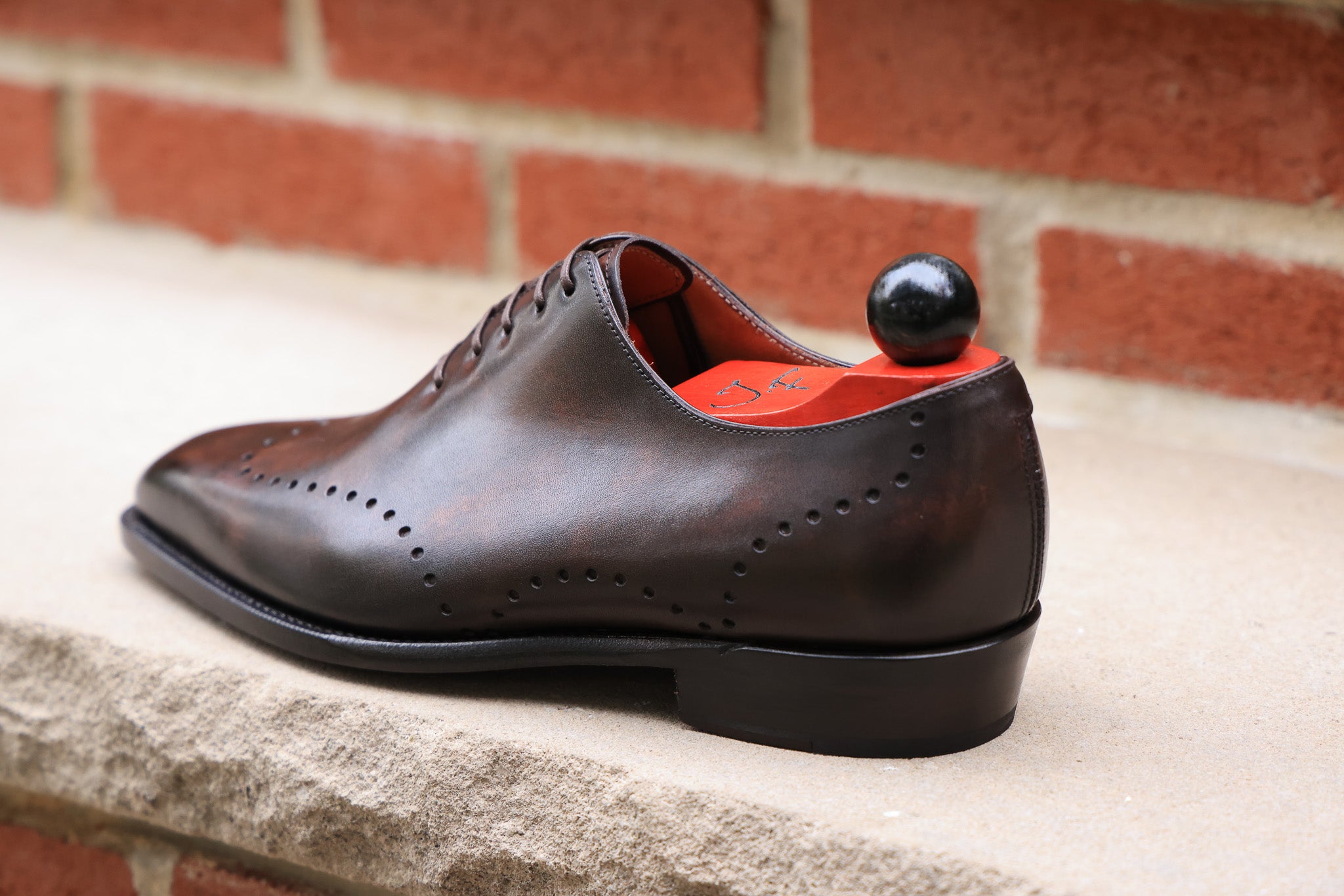 Tony II - Dark Brown Marble Patina