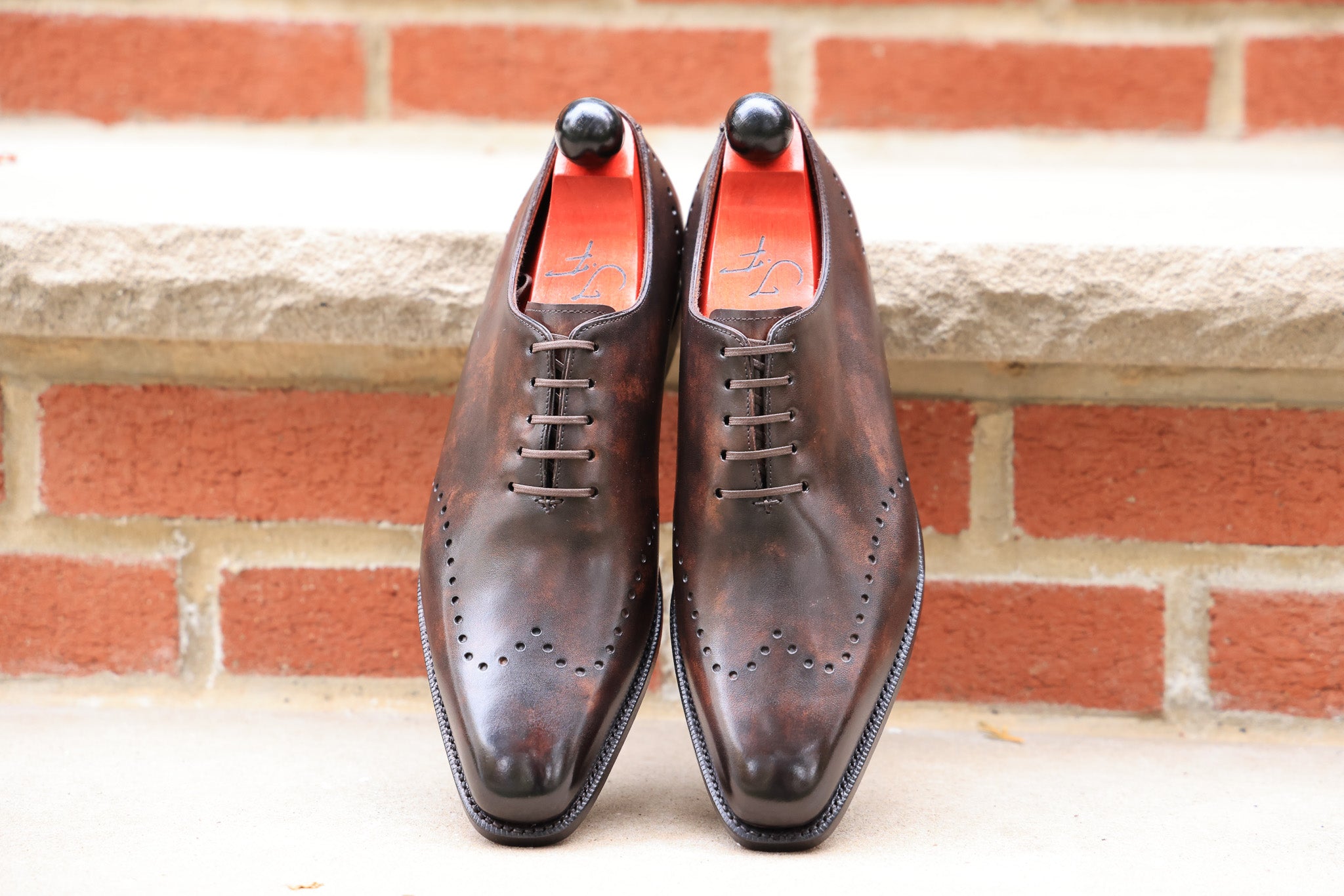 Tony II - Dark Brown Marble Patina