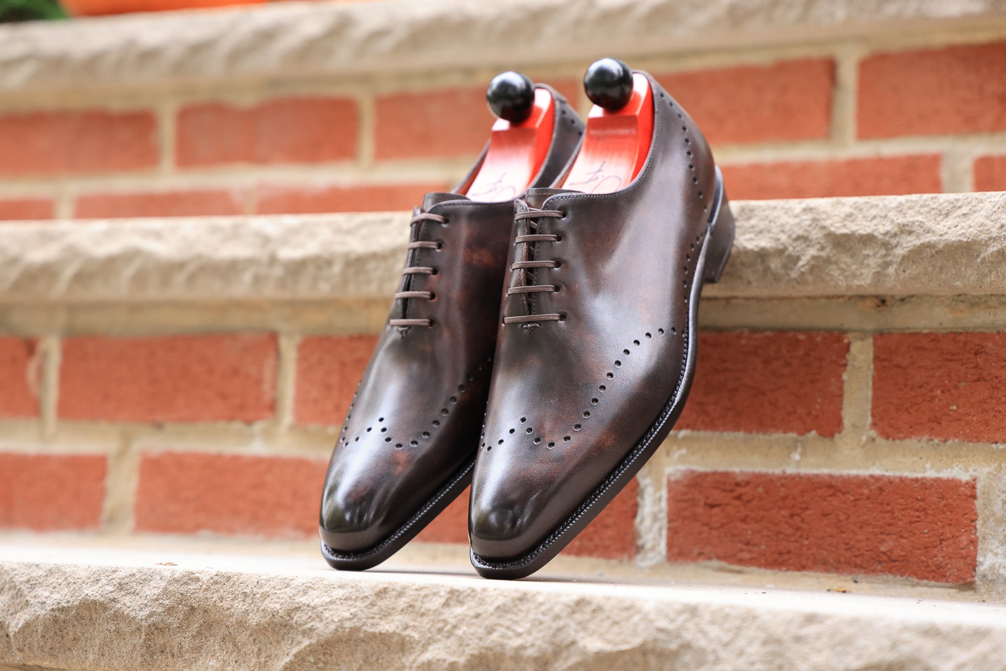 Tony II - Dark Brown Marble Patina