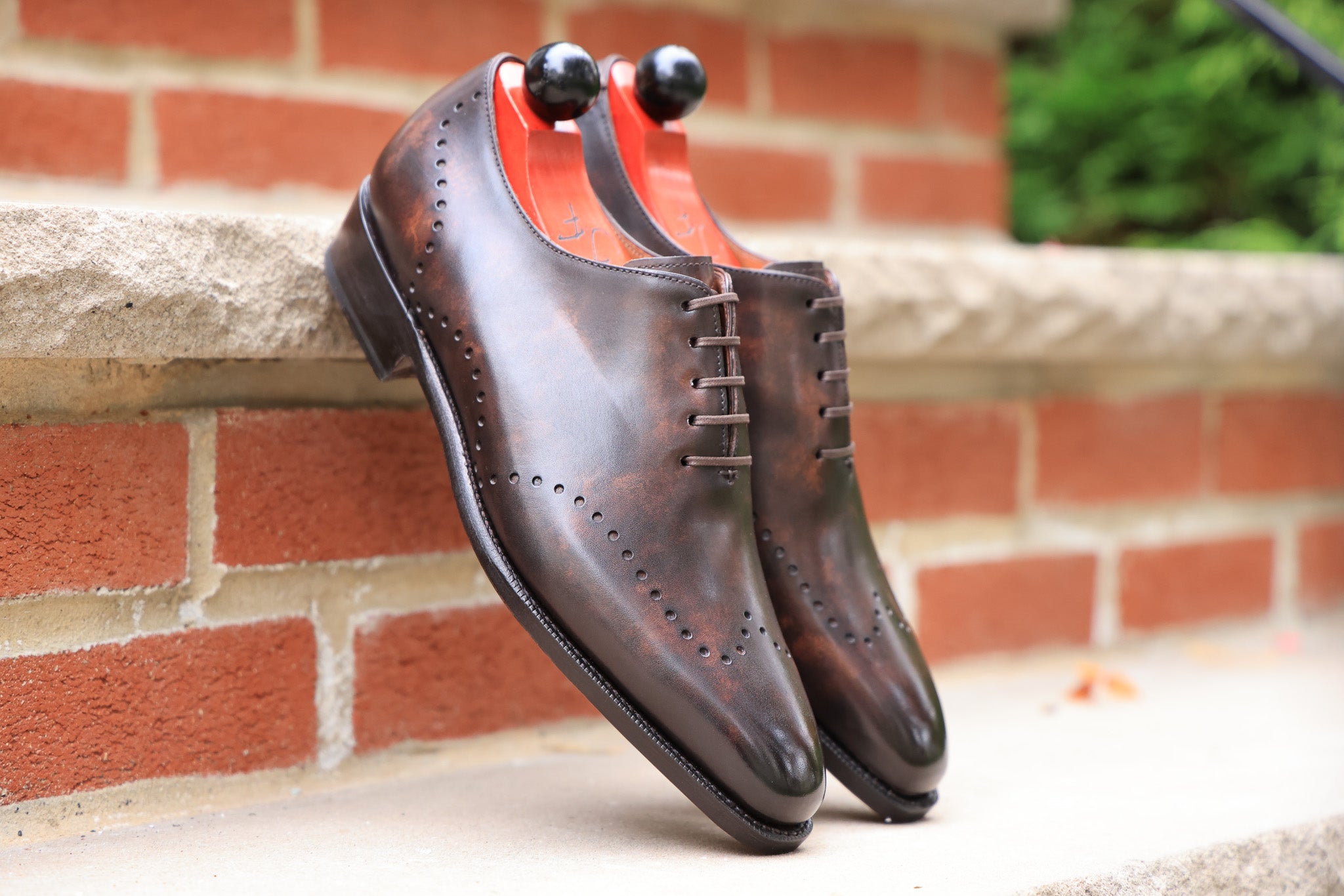 Tony II - Dark Brown Marble Patina