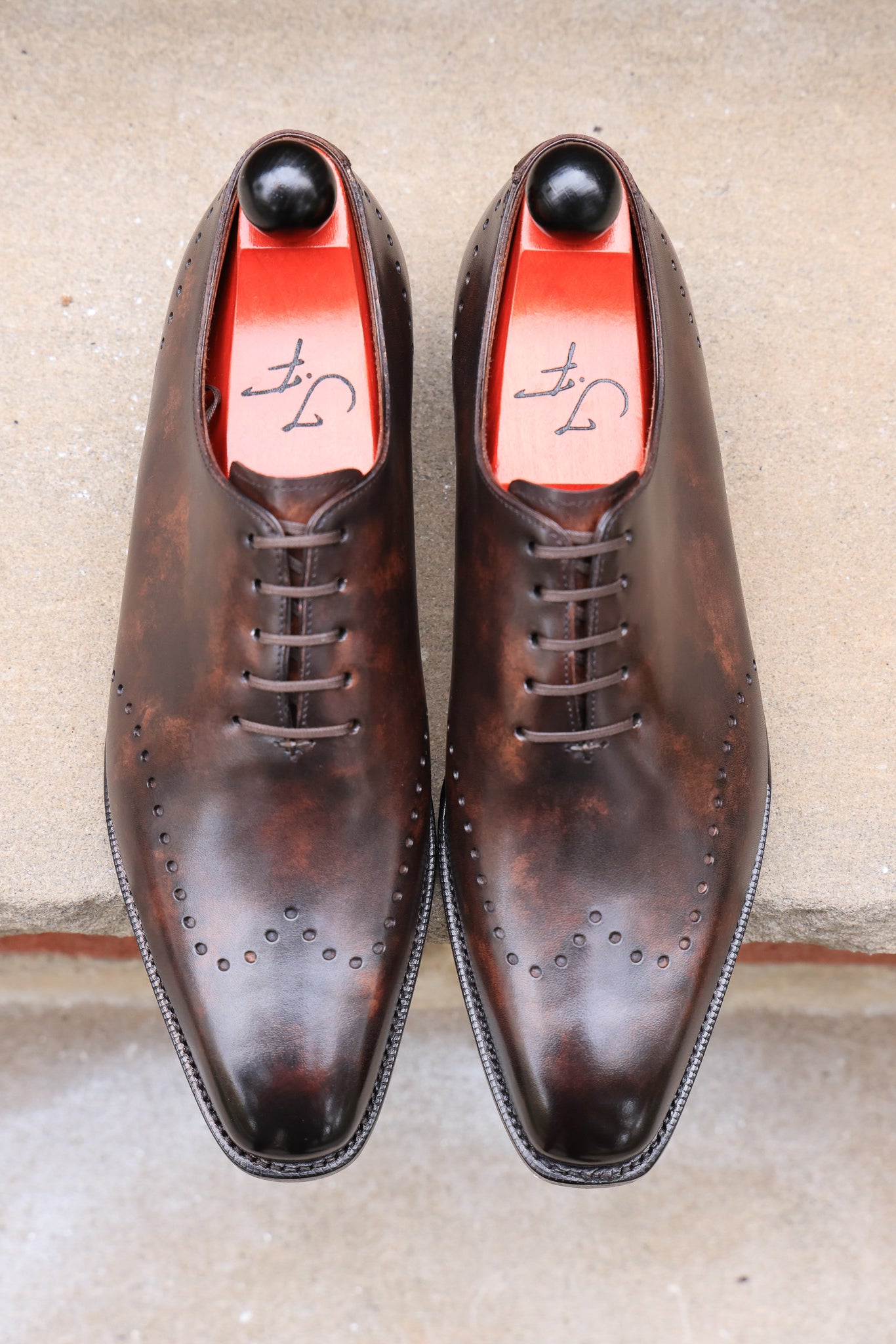 Tony II - Dark Brown Marble Patina