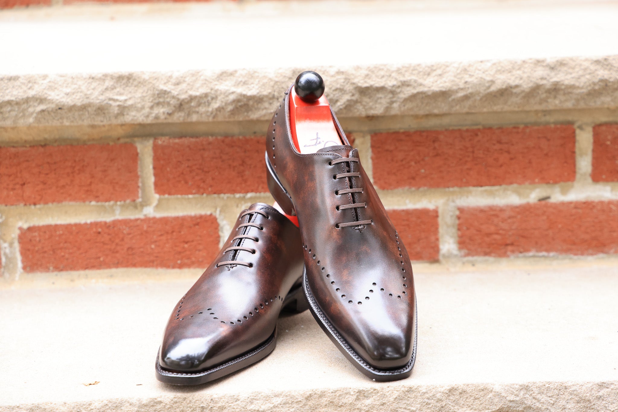 Tony II - Dark Brown Marble Patina