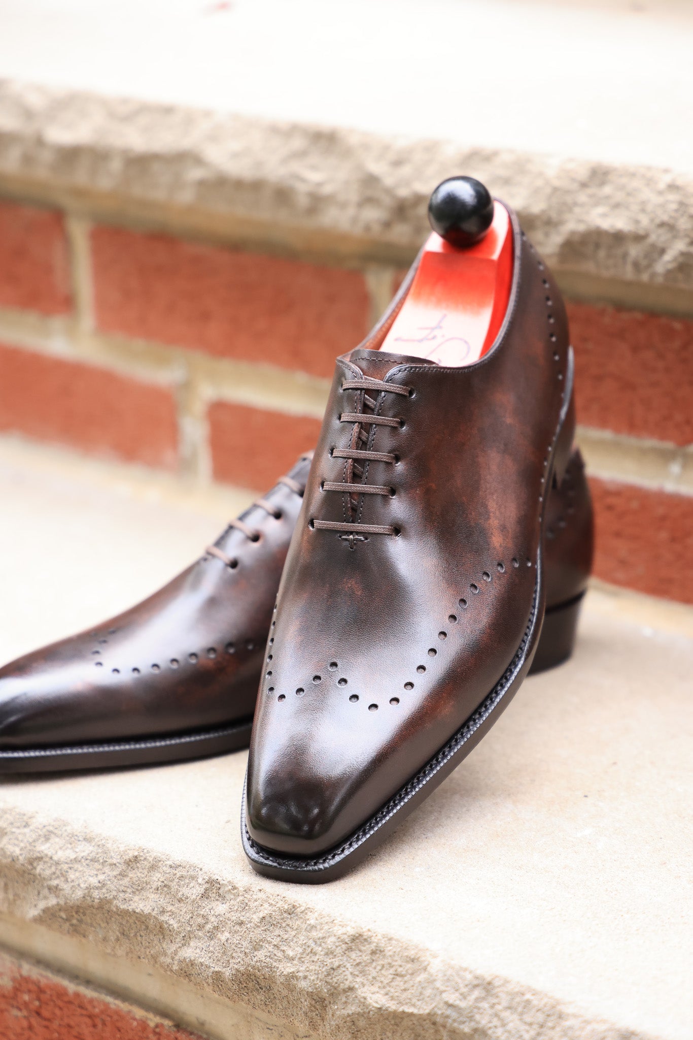 Tony II - Dark Brown Marble Patina