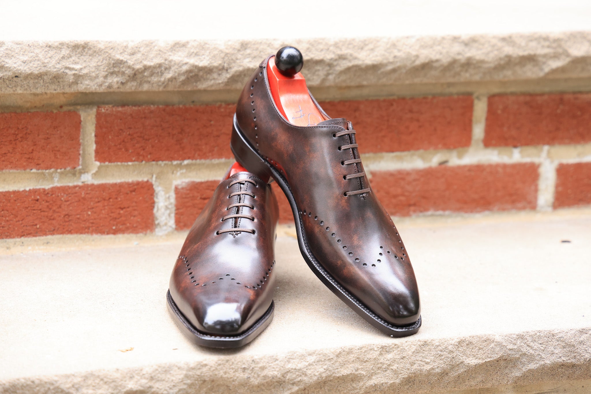 Tony II - Dark Brown Marble Patina