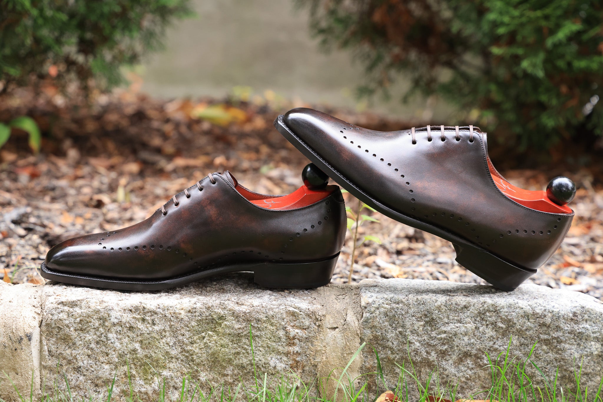 Tony II - Dark Brown Marble Patina