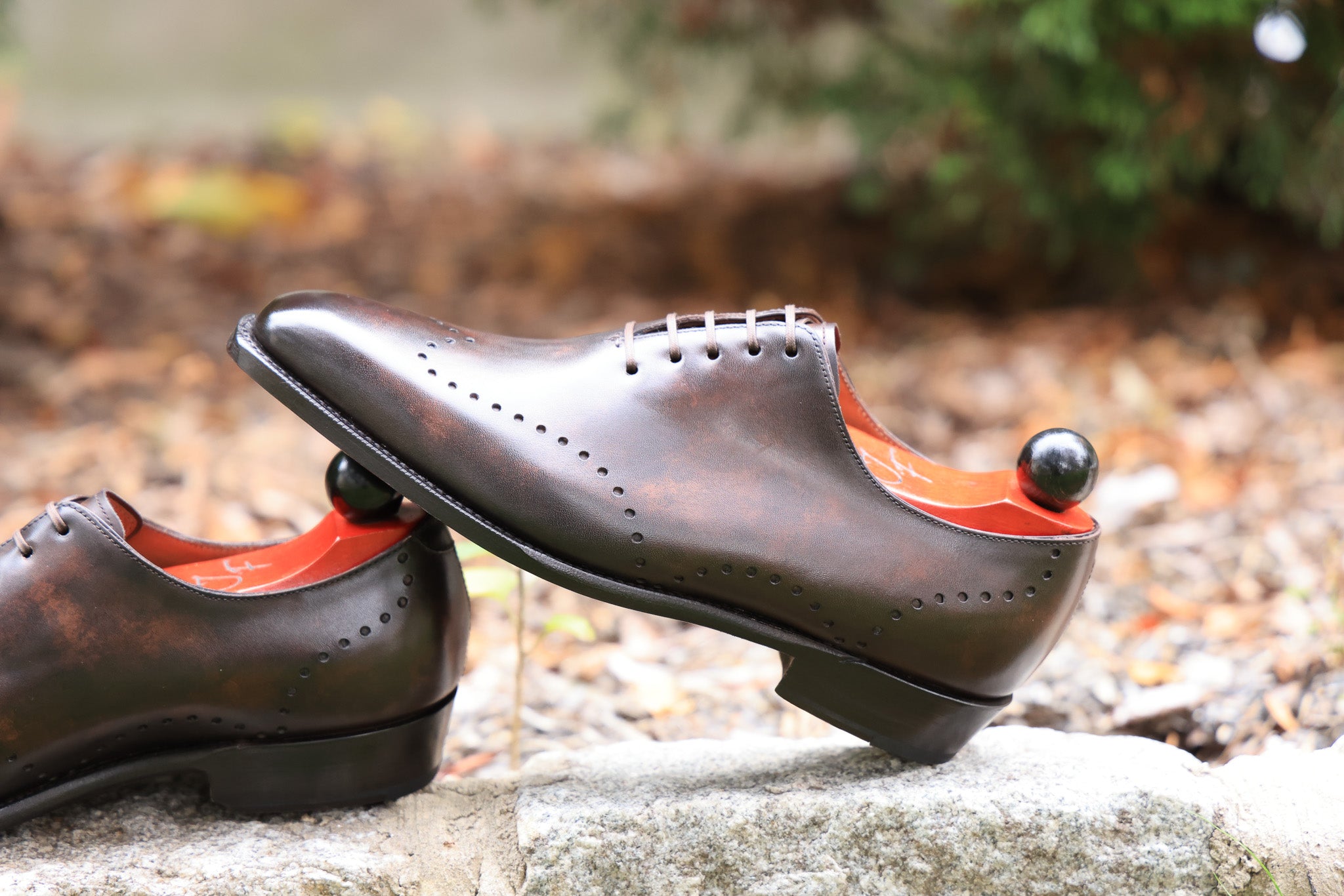 Tony II - Dark Brown Marble Patina