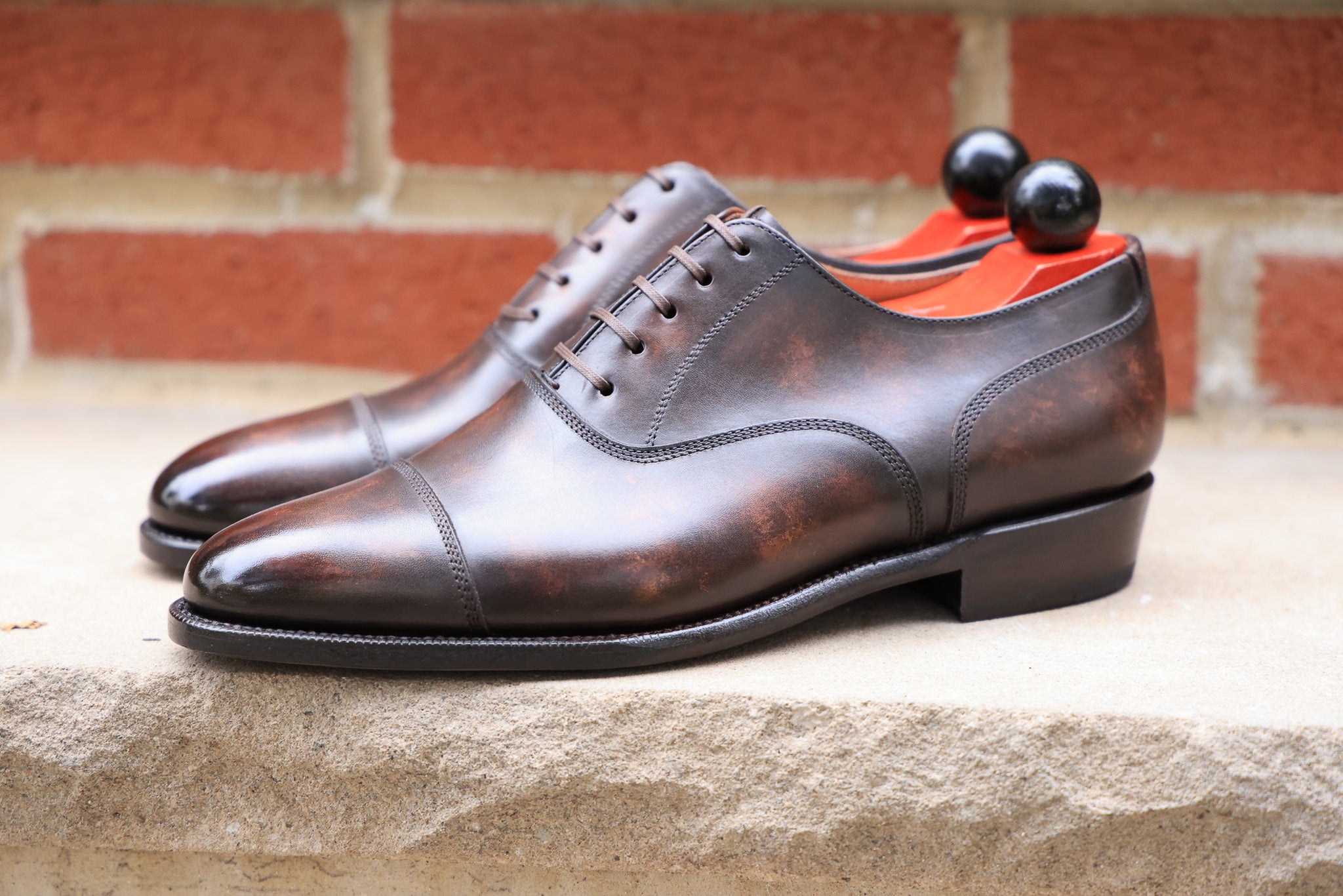 Magnolia - Dark Brown Marble Patina