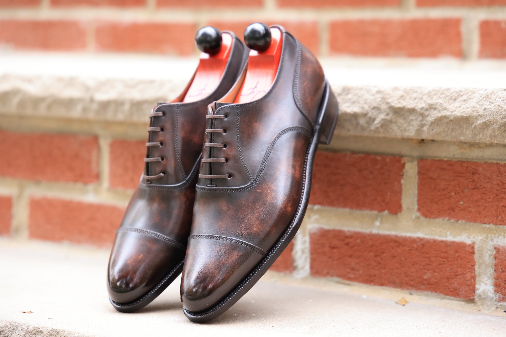 Magnolia - Dark Brown Marble Patina