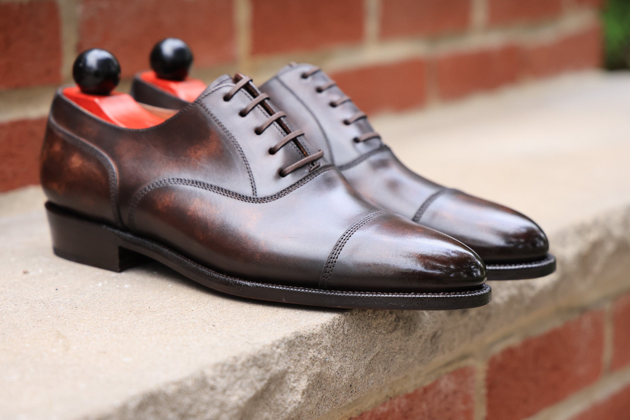 Magnolia - Dark Brown Marble Patina