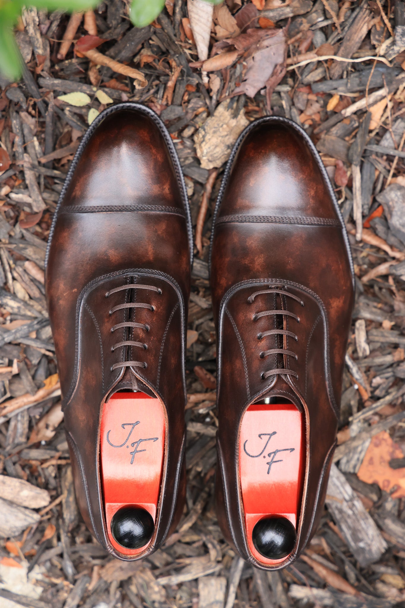 Magnolia - Dark Brown Marble Patina